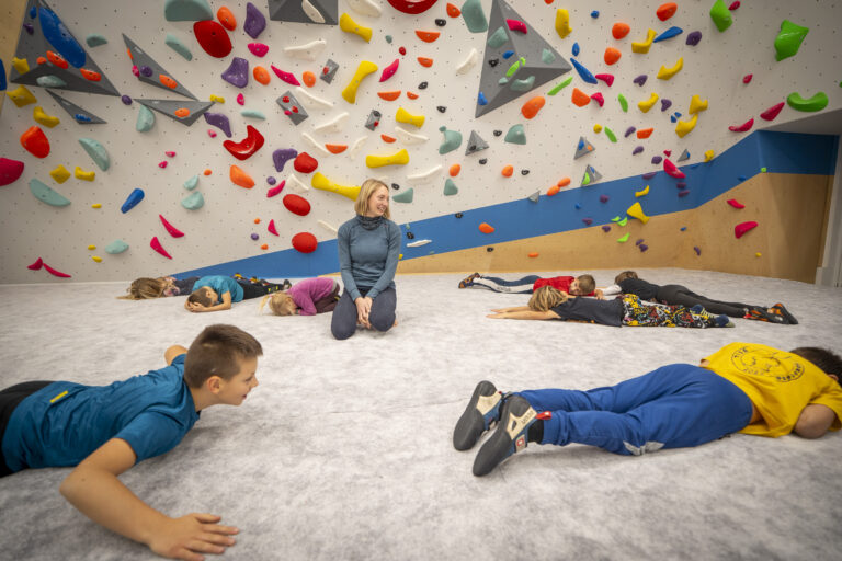 Přespání na boulderovce – Animals